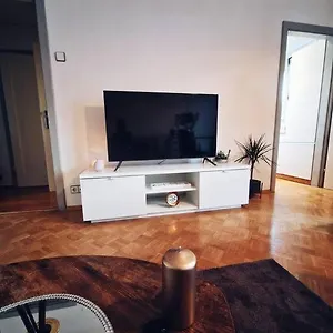 Schoene 2,5 Mit Balkon Und Parkplatz Apartmán Štýrský Hradec
