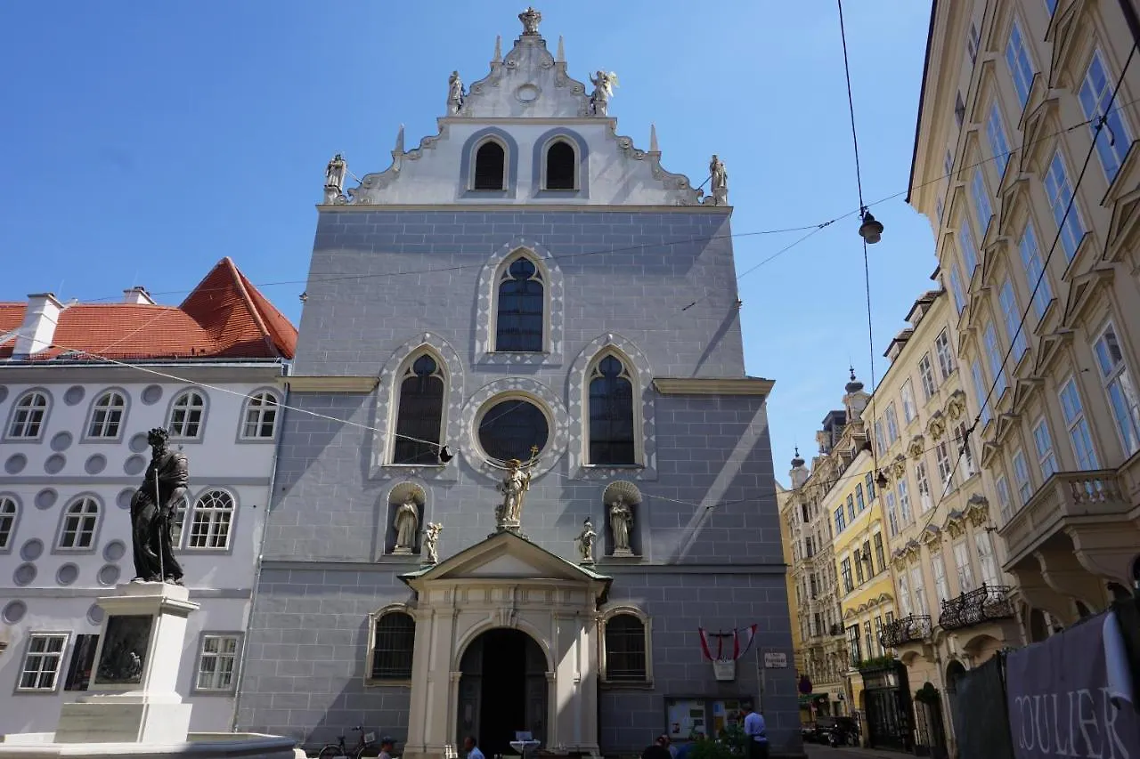 Guest house Hotel Pension Lumes - Self Check In Vienna