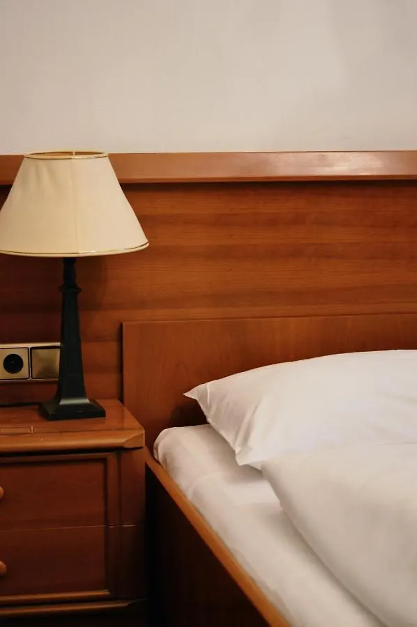 בית הארחה וינה Hotel Pension Lumes - Self Check In