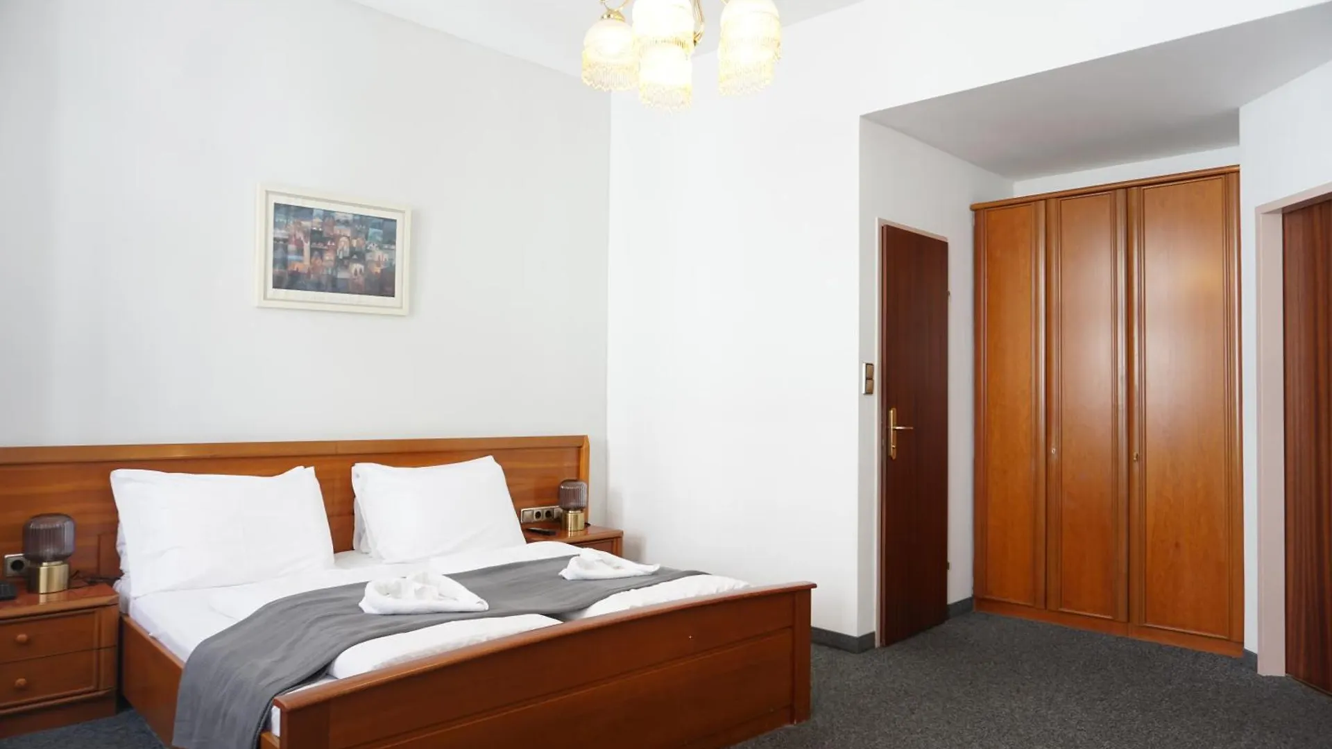 **** בית הארחה וינה Hotel Pension Lumes - Self Check In אוסטריה