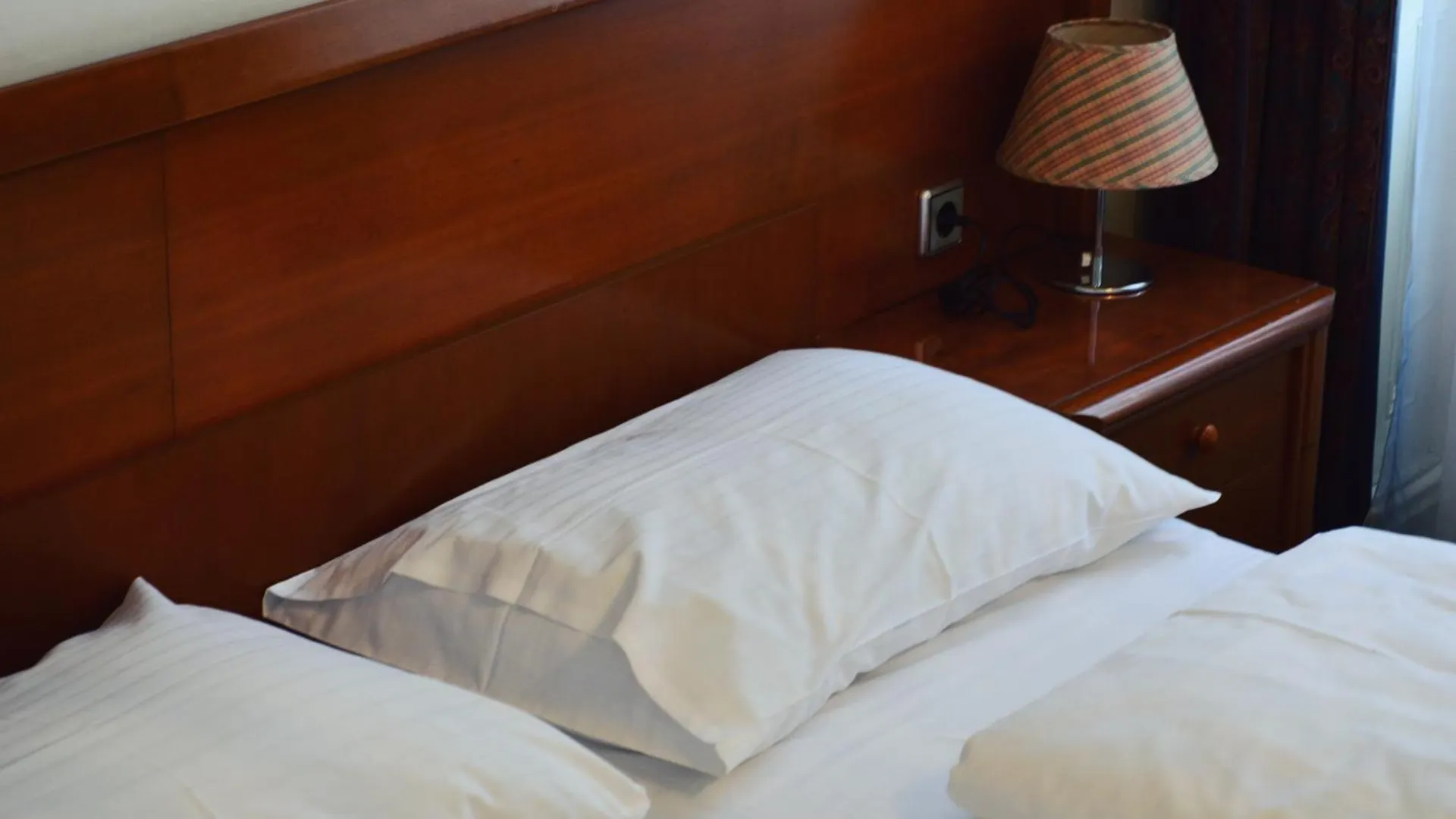 בית הארחה וינה Hotel Pension Lumes - Self Check In